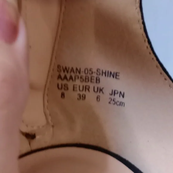 Dream Pairs Glittery Black Heels, Size 8 - Picture 10 of 13